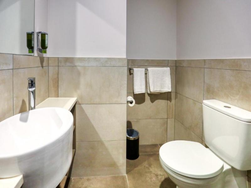 Marsden Suites Albany image