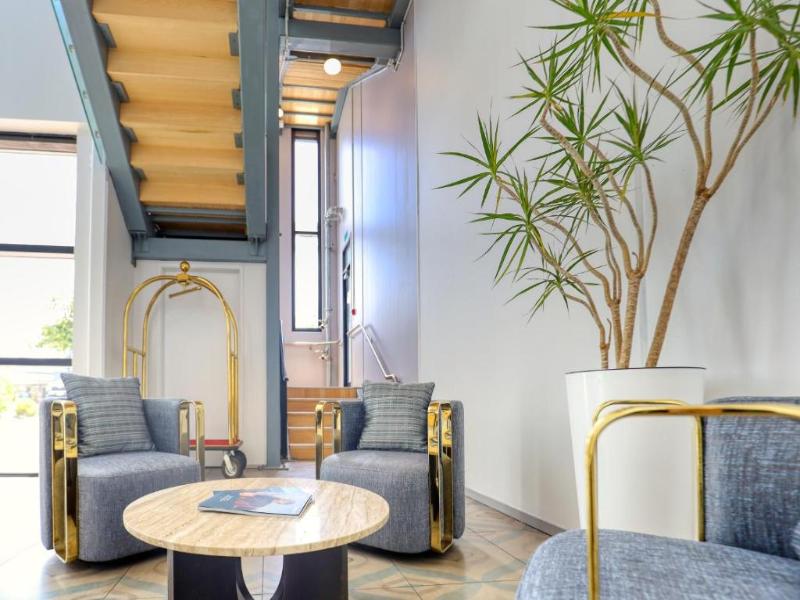 Marsden Suites Albany image