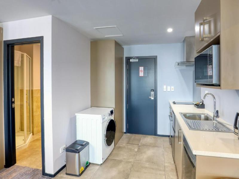 Marsden Suites Albany image