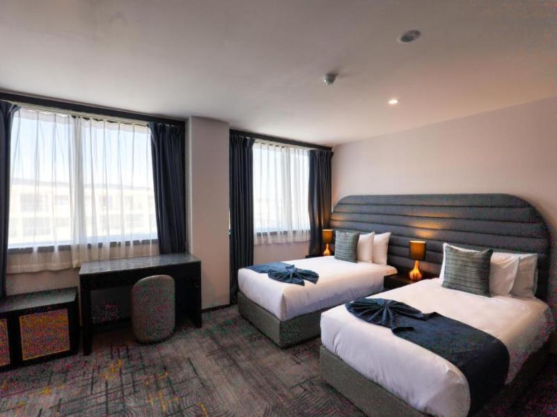 Marsden Suites Albany image