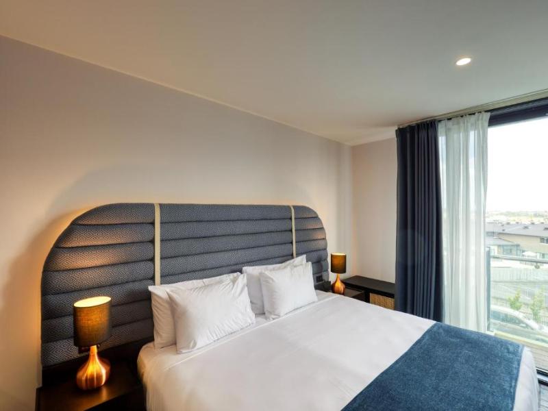 Marsden Suites Albany image