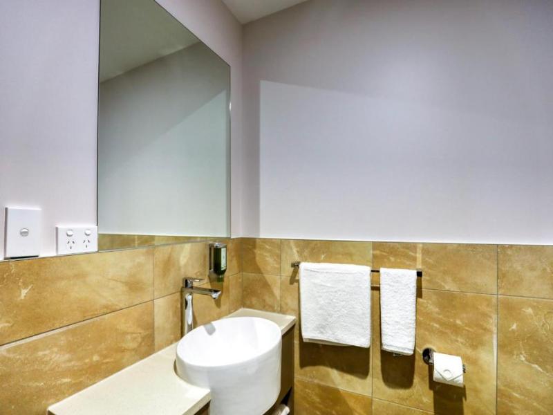 Marsden Suites Albany image