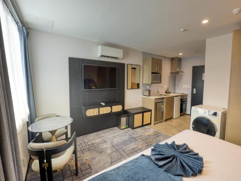 Marsden Suites Albany image