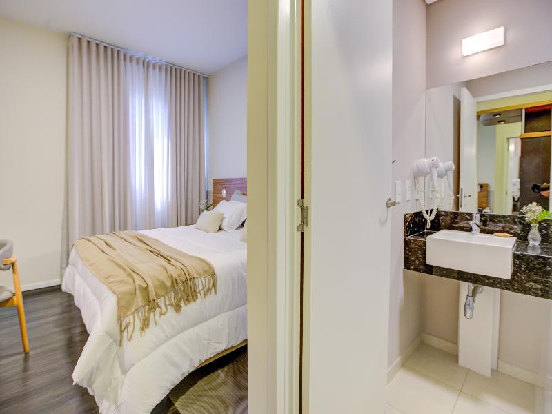 SINGLE DELUXE QUEEN BED