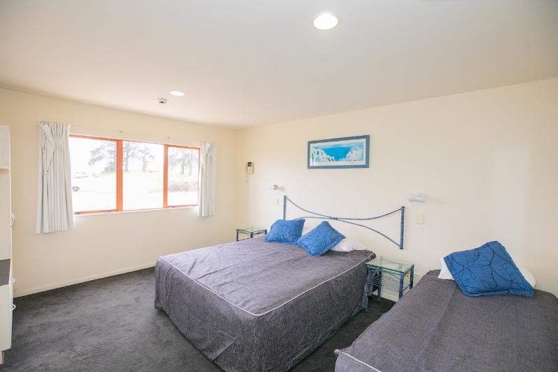 Albany Executive Motor Inn image