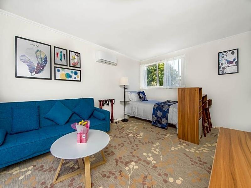 Pupuke Manor Motel image