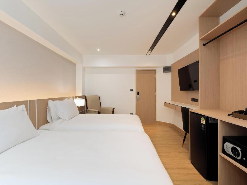 P-Park Hotel near Yanhee Hospital image