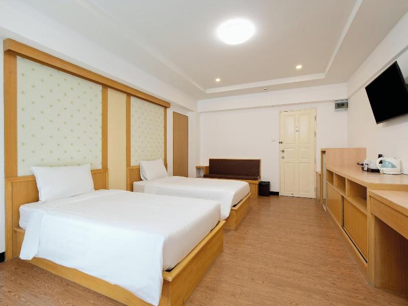 P-Park Hotel near Yanhee Hospital image