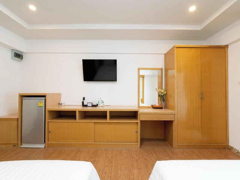 P-Park Hotel near Yanhee Hospital image