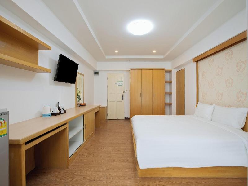 P-Park Hotel near Yanhee Hospital image