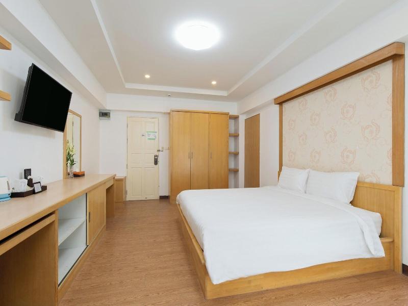 P-Park Hotel near Yanhee Hospital image
