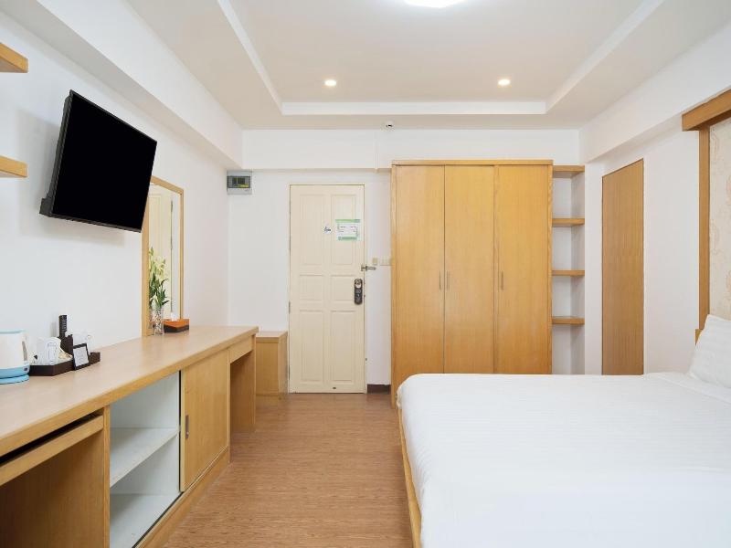 P-Park Hotel near Yanhee Hospital image
