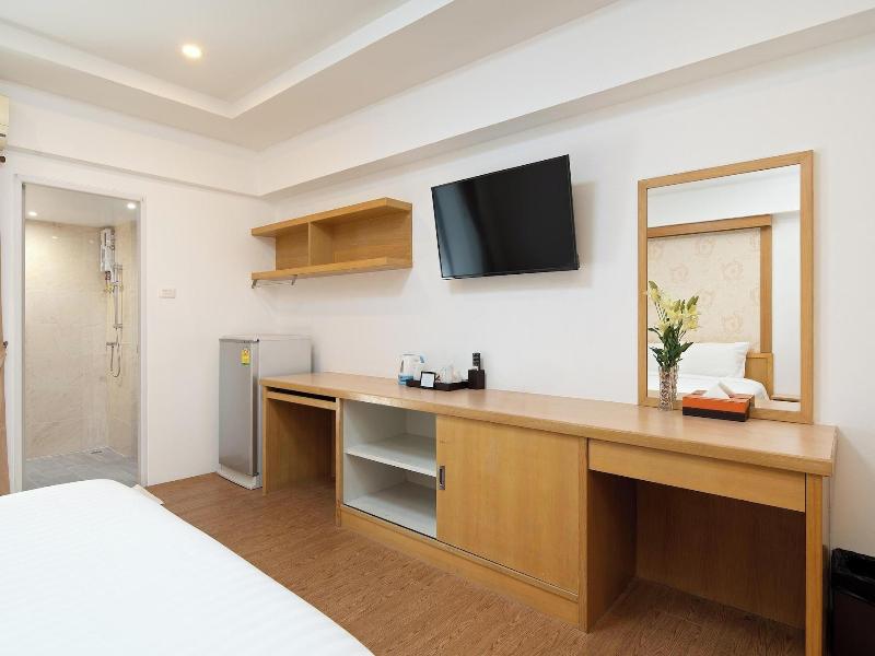 P-Park Hotel near Yanhee Hospital image