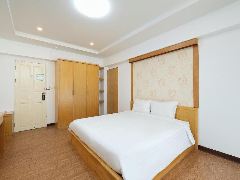 P-Park Hotel near Yanhee Hospital image