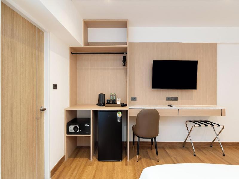 P-Park Hotel near Yanhee Hospital image