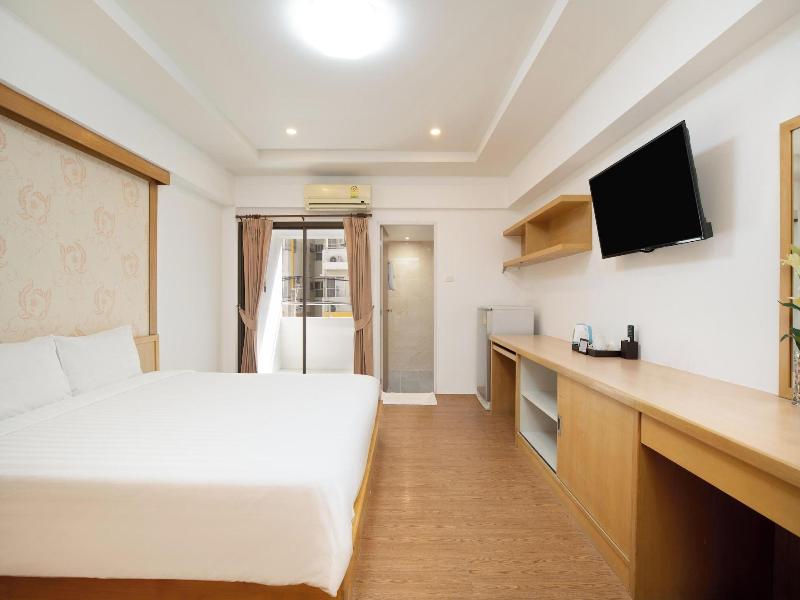 P-Park Hotel near Yanhee Hospital image