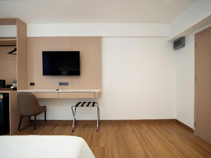P-Park Hotel near Yanhee Hospital image