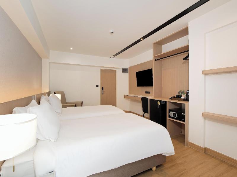 P-Park Hotel near Yanhee Hospital image