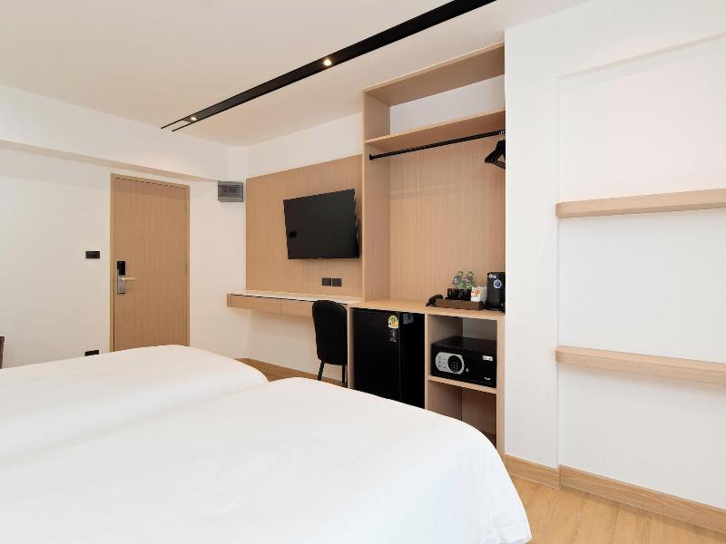 P-Park Hotel near Yanhee Hospital image
