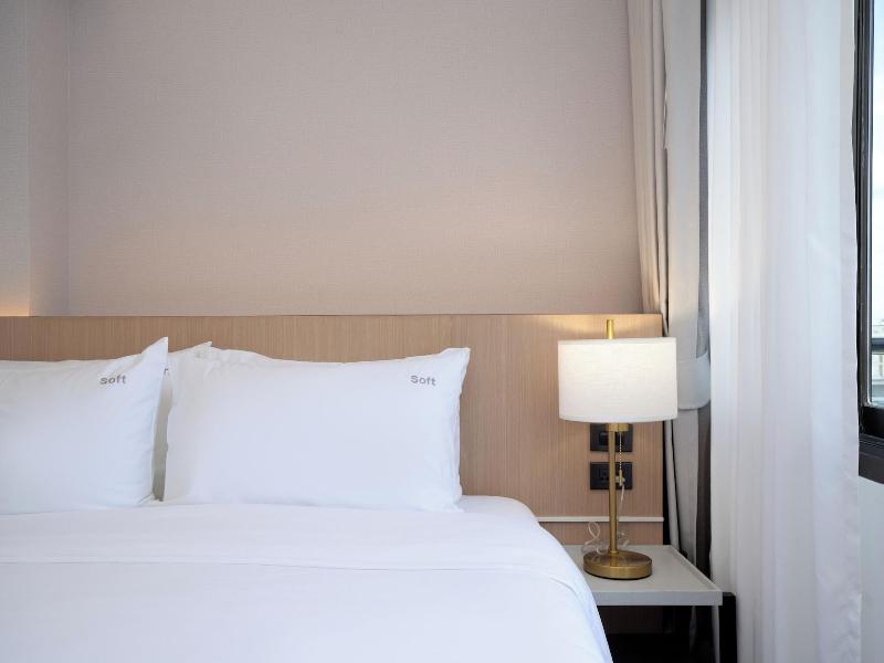 P-Park Hotel near Yanhee Hospital image