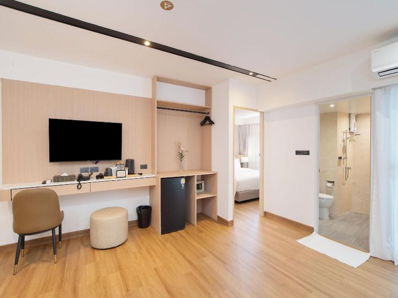 P-Park Hotel near Yanhee Hospital image
