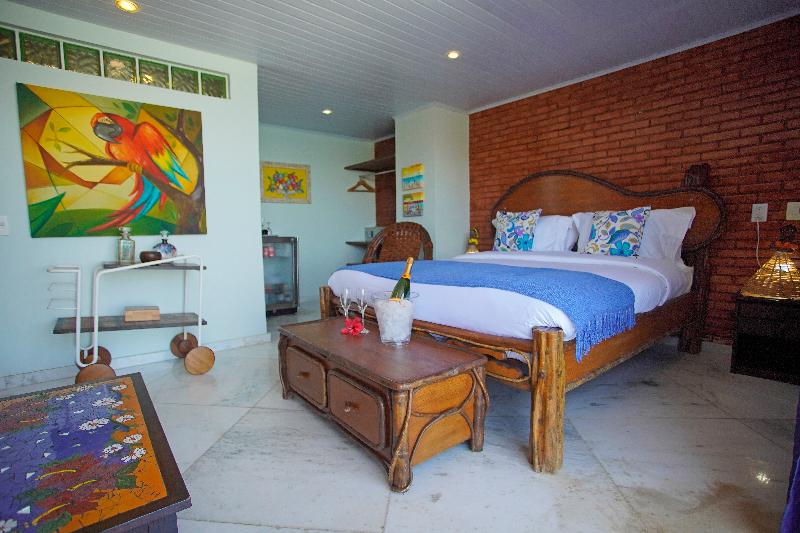 Cliffside Luxury Inn 4
