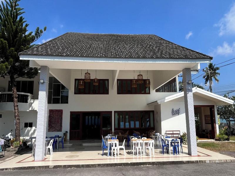 Bang Saphan Resort Hotel image