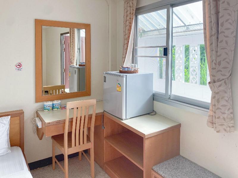 Bang Saphan Resort Hotel image
