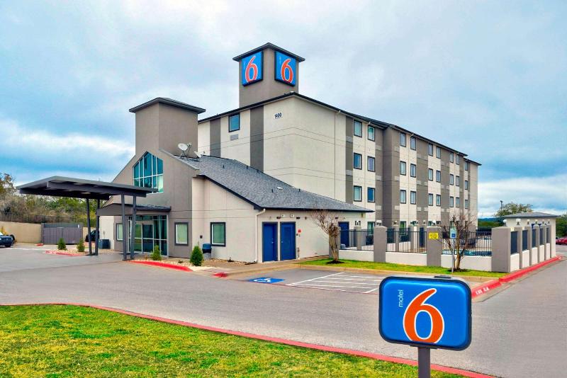Motel 6 Marble Falls, Tx image