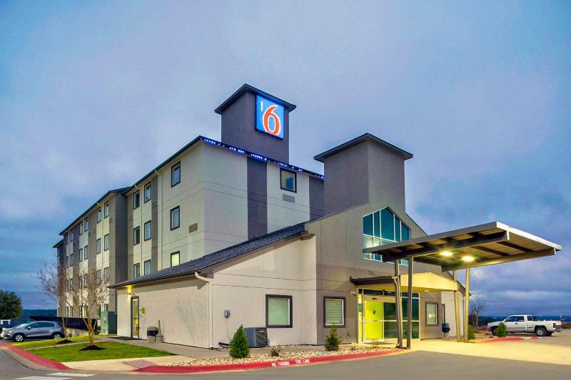 Motel 6 Marble Falls, Tx image