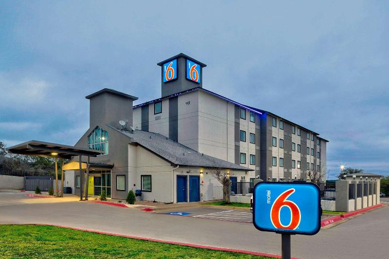 Motel 6 Marble Falls, Tx image