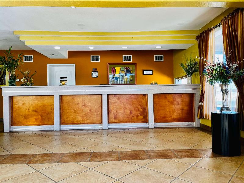 Econo Lodge Del Rio image