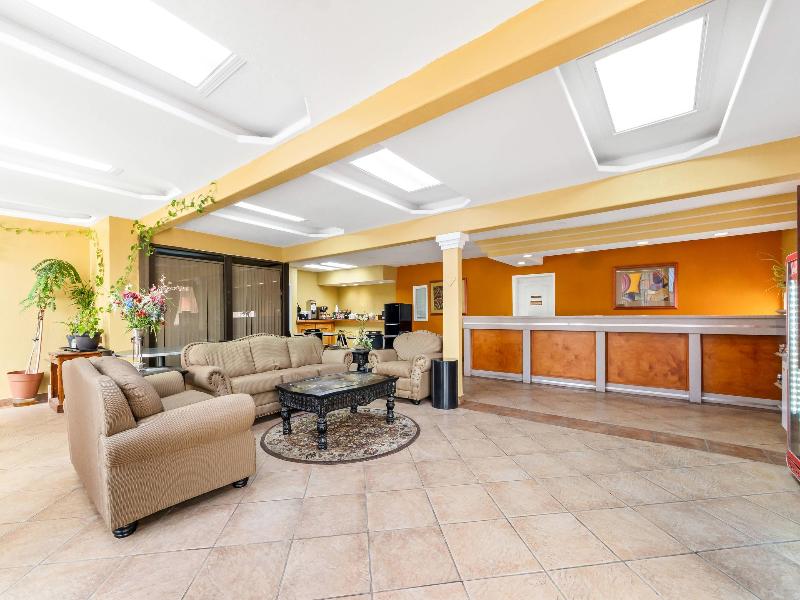Econo Lodge Del Rio image