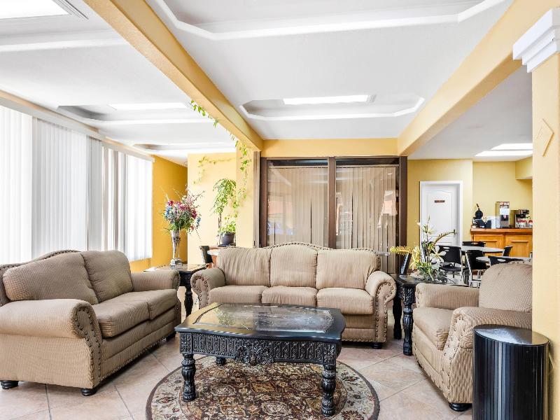 Econo Lodge Del Rio image