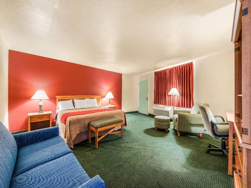 Econo Lodge Del Rio image