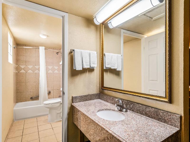 Econo Lodge Del Rio image