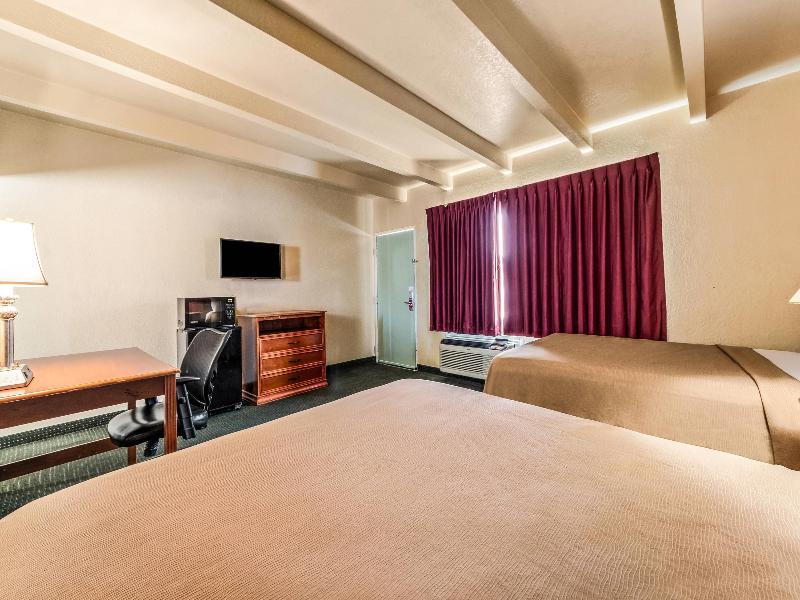 Econo Lodge Del Rio image