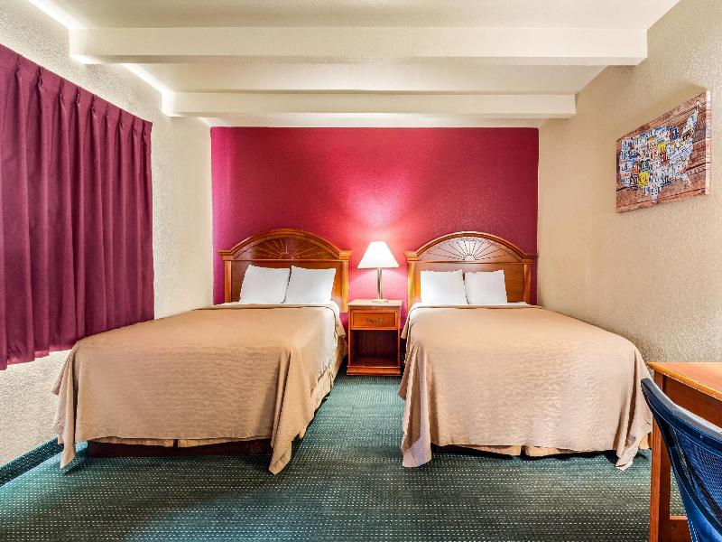 Econo Lodge Del Rio image