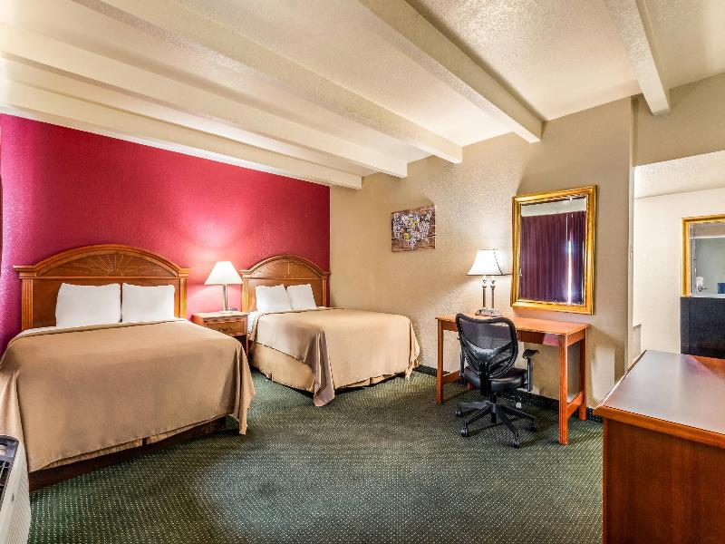 Econo Lodge Del Rio image