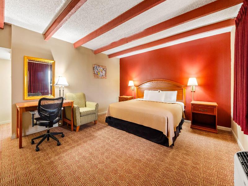 Econo Lodge Del Rio image