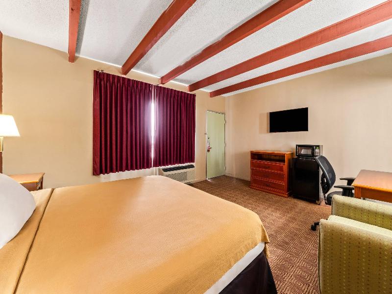 Econo Lodge Del Rio image