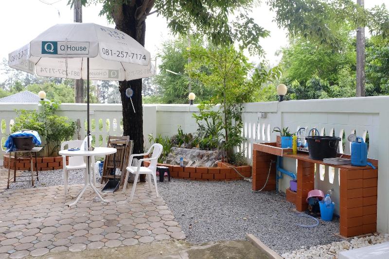 Chomlay Restaurant & Room for Rent image