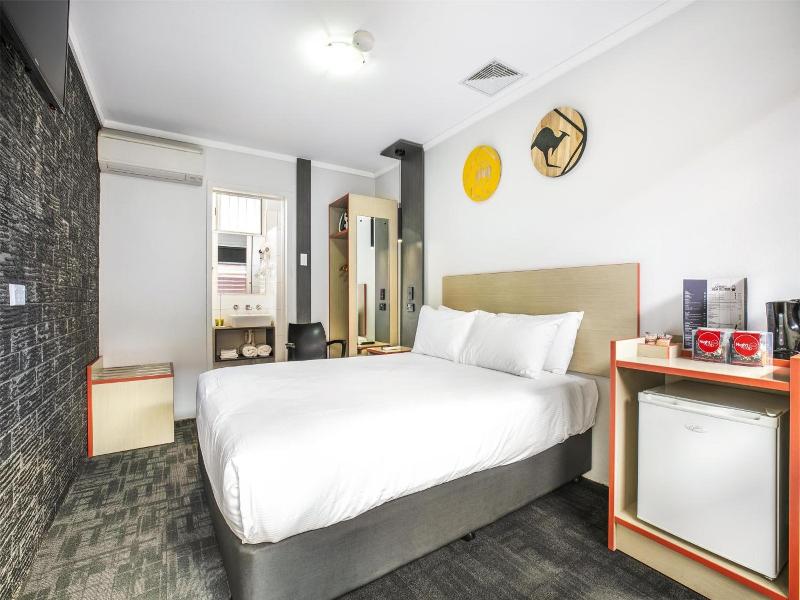 Nightcap At Jamison Hotel image
