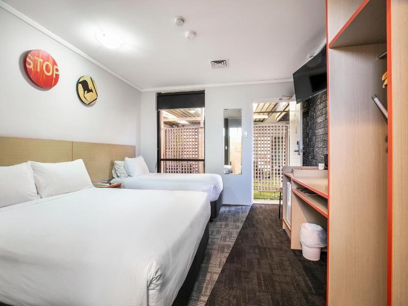Nightcap At Jamison Hotel image