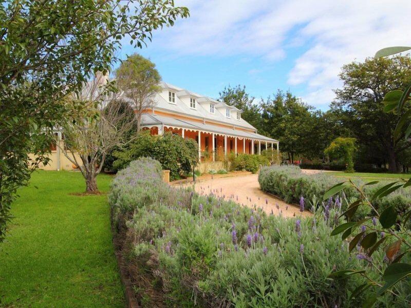 Fitzroy Inn Historic Retreat image