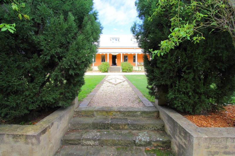 Fitzroy Inn Historic Retreat image