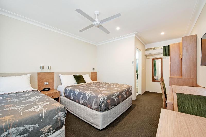 Colonial Terrace Motor Inn image