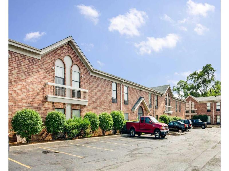 Motel 6 Waukegan, Il image