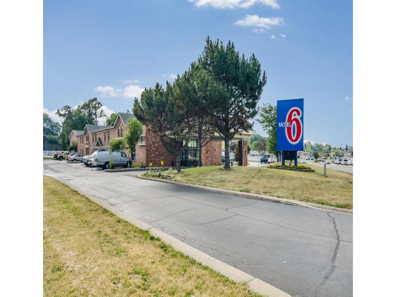 Motel 6 Waukegan, Il image