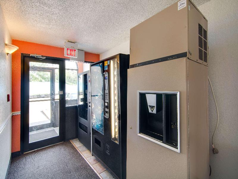 Motel 6 Waukegan, Il image